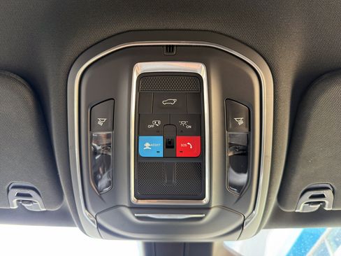 Used 2025 Jeep Wagoneer Series II AWD/4WD image 17
