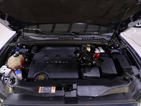 Used 2017 Lincoln Continental Select image 9