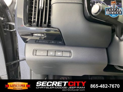 Used 2024 Nissan Pathfinder SV w/ SV Premium Package AWD/4WD image 13