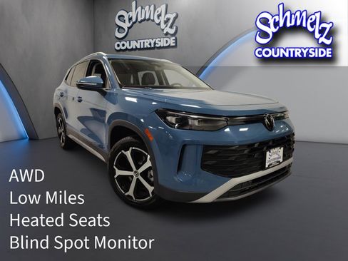 Used 2025 Volkswagen Tiguan SE image 1