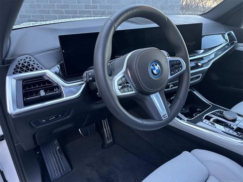 Used 2025 BMW X5 xDrive50e w/ M Sport Package image 20