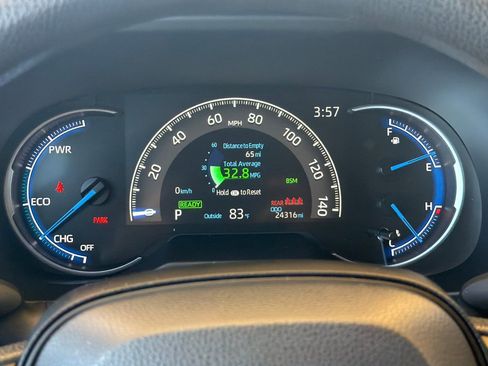 Used 2025 Toyota RAV4 XLE AWD/4WD image 29