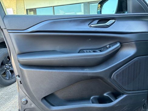 New 2025 Jeep Grand Cherokee Altitude image 11