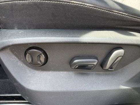 Used 2020 Volkswagen Atlas Cross Sport SE w/ Panoramic Sunroof Package image 13