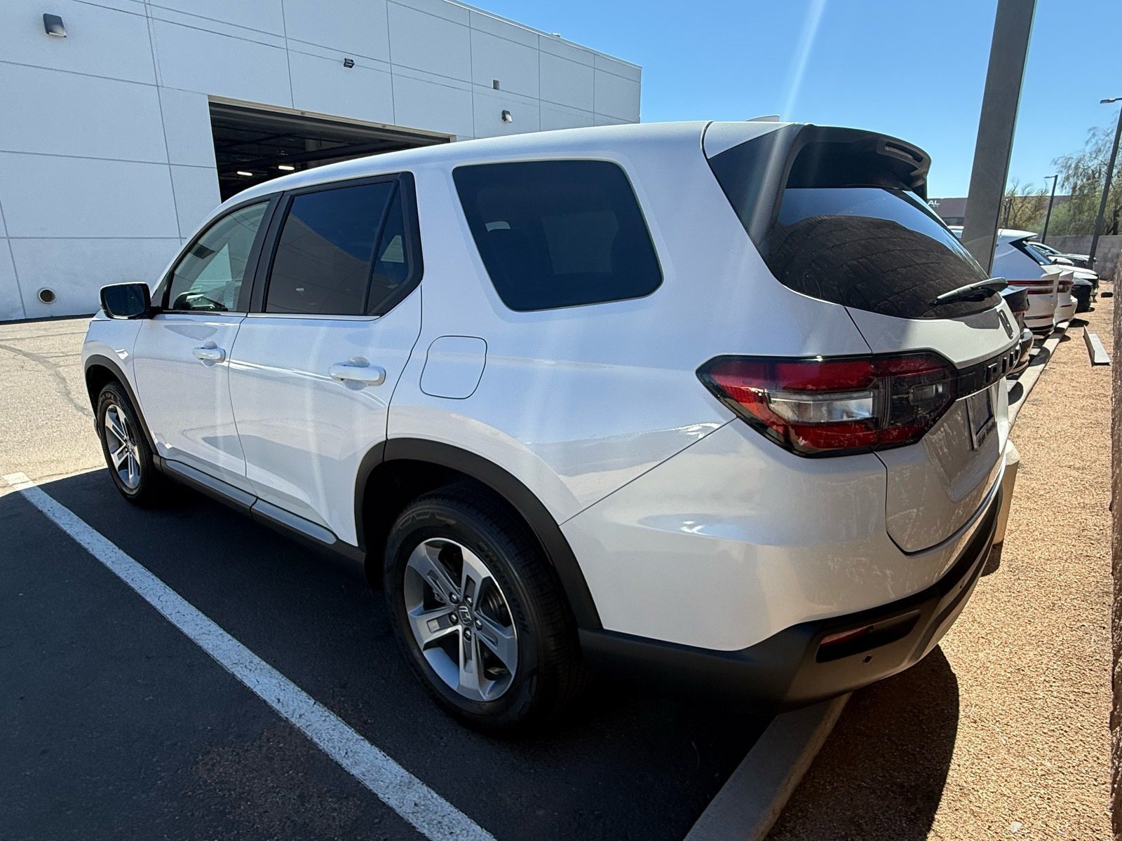 Used 2025 Honda Pilot EX-L image 3