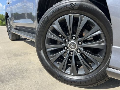 Used 2023 Lexus GX 460 Premium w/ Accessory Package AWD/4WD image 6
