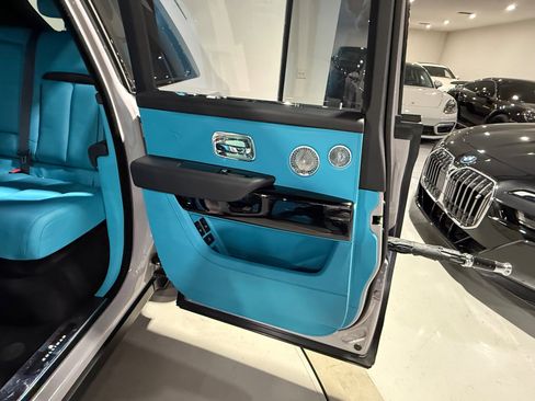 Used 2023 Rolls-Royce Cullinan w/ Cullinan Package image 67