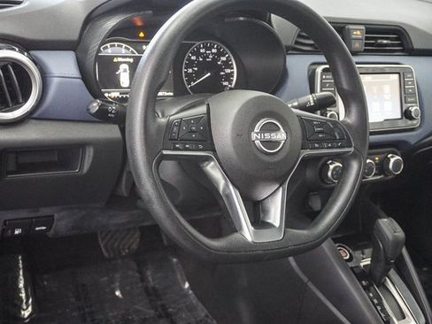 Used 2023 Nissan Versa SV image 9