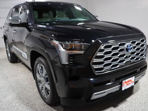 Used 2024 Toyota Sequoia Capstone image 5