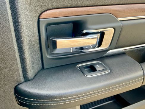 Used 2018 RAM 1500 Laramie image 47