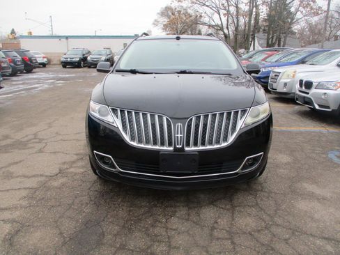 Used 2012 Lincoln MKX FWD image 2