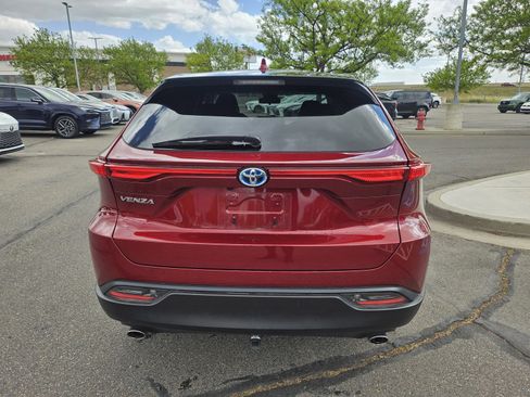 Used 2023 Toyota Venza LE image 7
