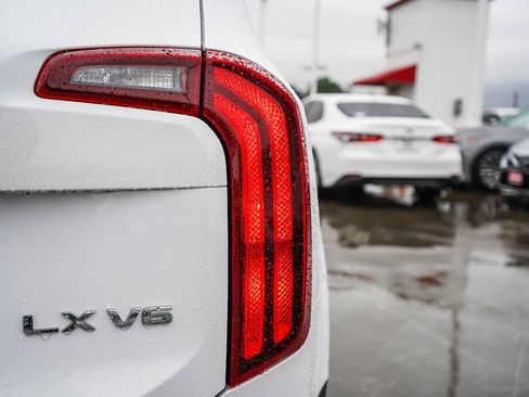 Used 2021 Kia Telluride LX image 10