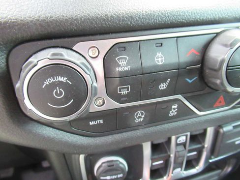 Used 2025 Jeep Wrangler Sport S image 34