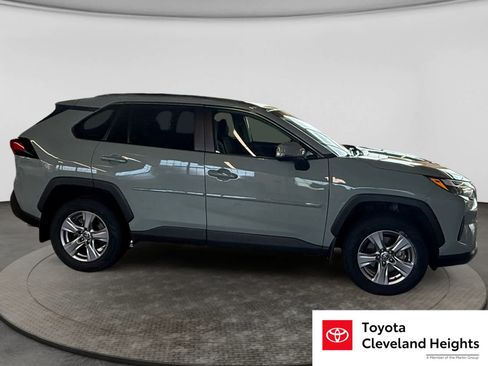 Used 2022 Toyota RAV4 XLE w/ Convenience Package AWD/4WD image 4