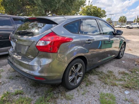 Used 2014 Ford Focus SE w/ SE Sport Package FWD image 3