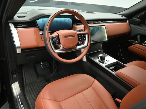 Used 2025 Land Rover Range Rover SV AWD/4WD image 9