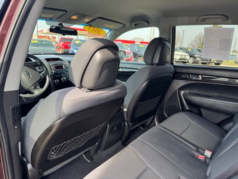 Used 2013 Kia Sorento LX image 19