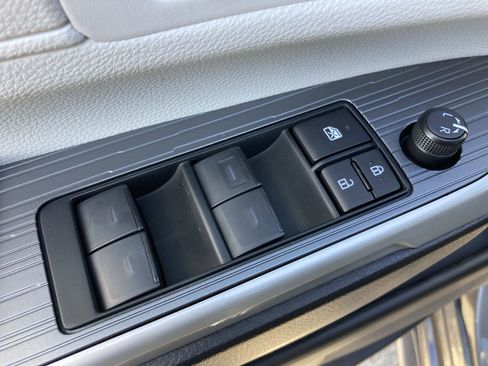 Certified 2025 Toyota Sienna XLE image 15