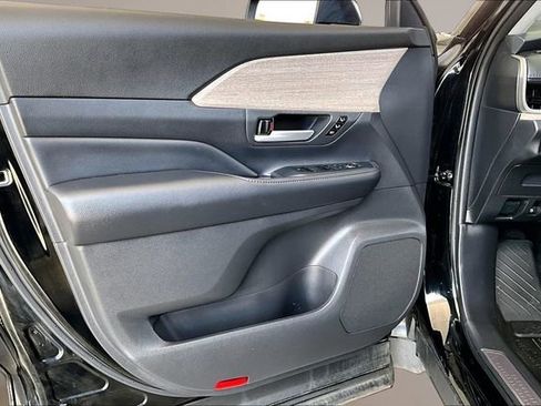 Used 2024 Toyota Grand Highlander AWD image 17