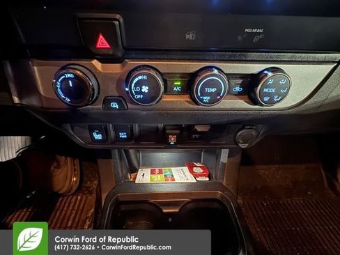 Used 2020 Toyota Tacoma SR5 w/ Technology Package image 15