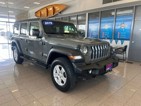 Used 2019 Jeep Wrangler Unlimited Sport S AWD/4WD image 3