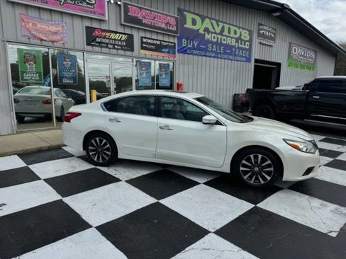 Used 2016 Nissan Altima 2.5 SV w/ Convenience Package image 3