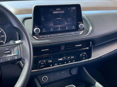 Used 2023 Nissan Rogue SV image 6