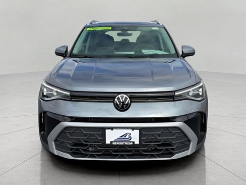 Used 2025 Volkswagen Taos SE AWD/4WD image 2