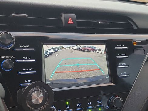Used 2019 Toyota Camry L image 19