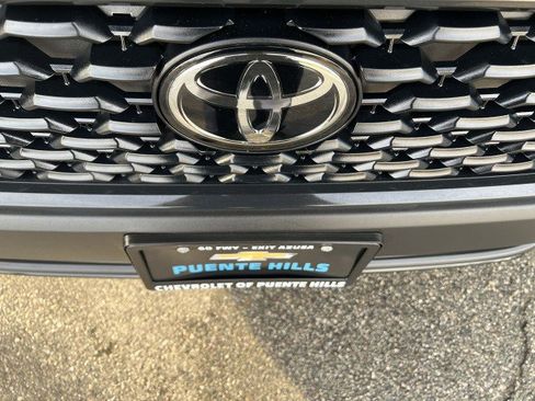 Used 2025 Toyota Corolla Cross LE image 30