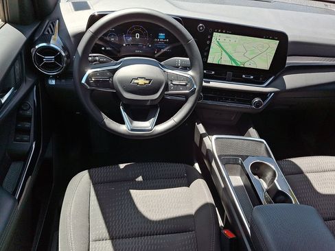 Used 2025 Chevrolet Equinox LT FWD image 11