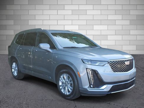 New 2025 Cadillac XT6 Luxury image 7