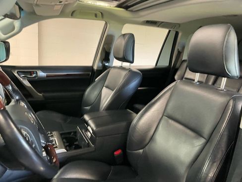 Used 2018 Lexus GX 460 Premium w/ Premium Package AWD/4WD image 24