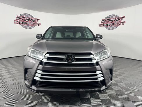 Used 2019 Toyota Highlander AWD V6 image 2
