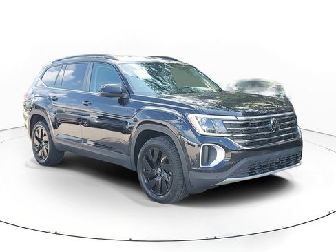 Certified 2026 Volkswagen Atlas SE w/ Black Wheel Package FWD image 1