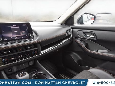 Used 2025 Nissan Rogue SV AWD/4WD image 17
