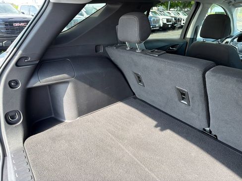 Used 2023 Chevrolet Equinox LS w/ LS Convenience Package AWD/4WD image 11
