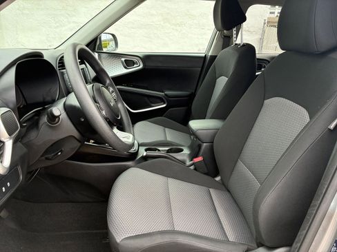 Used 2025 Kia Soul LX w/ LX Technology Package image 24
