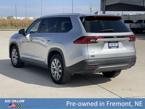 Used 2024 Toyota Grand Highlander Limited image 17