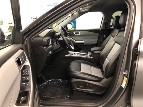 Used 2022 Ford Explorer XLT w/ Equipment Group 202A image 25