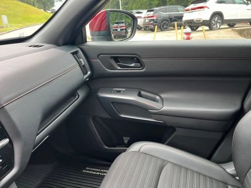 Used 2025 Nissan Pathfinder Rock Creek AWD/4WD image 28