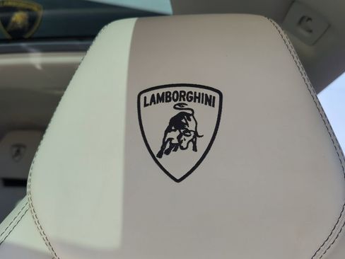 Used 2020 Lamborghini Urus image 16