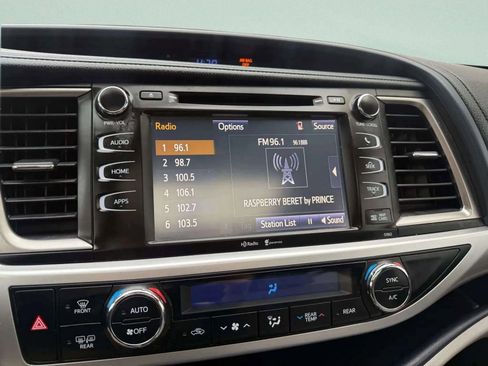 Used 2015 Toyota Highlander XLE image 23