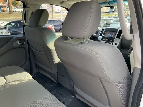 Used 2021 Nissan Frontier SV w/ Midnight Edition Floor Mats image 54