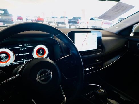 Used 2021 Nissan Rogue Platinum image 11