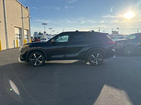 Used 2021 Toyota Highlander XSE AWD/4WD image 2