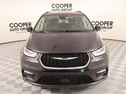 Used 2022 Chrysler Pacifica Touring-L FWD image 9
