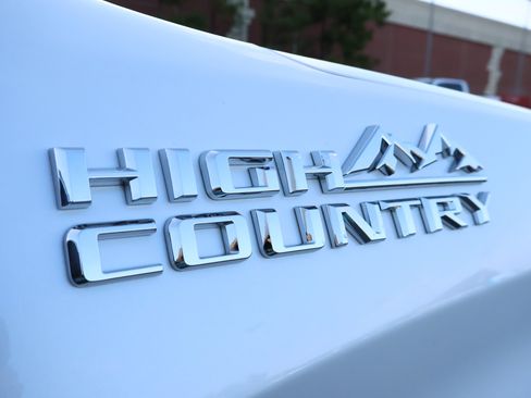 Used 2022 Chevrolet Silverado 1500 High Country w/ High Country Premium Package AWD/4WD image 32