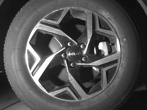 Used 2025 Kia Sportage LX FWD image 13